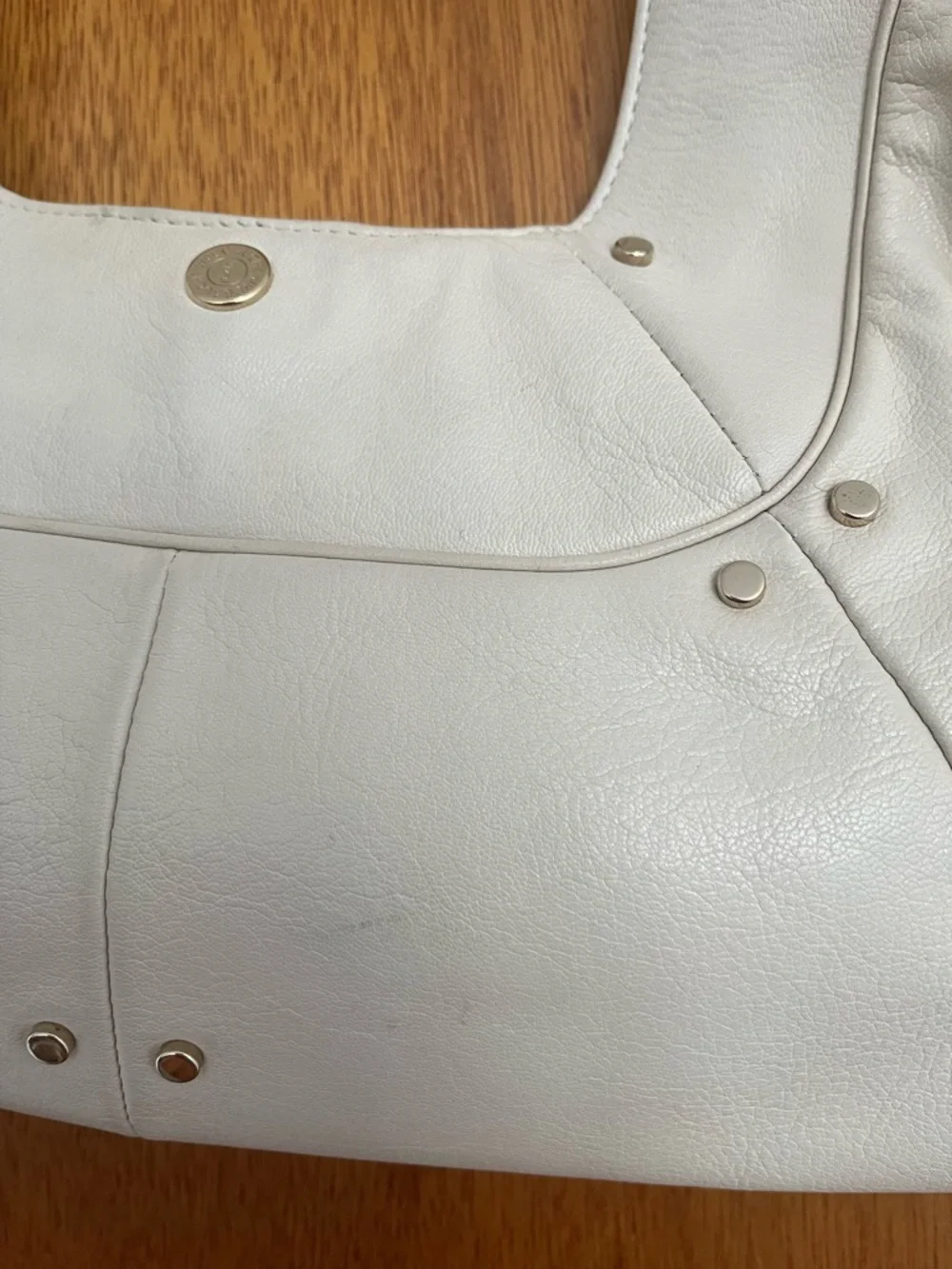 Yves Saint Laurent Mombasa Cream Leather Shoulder Bag with Ivory Handles - Picture 7 of 14